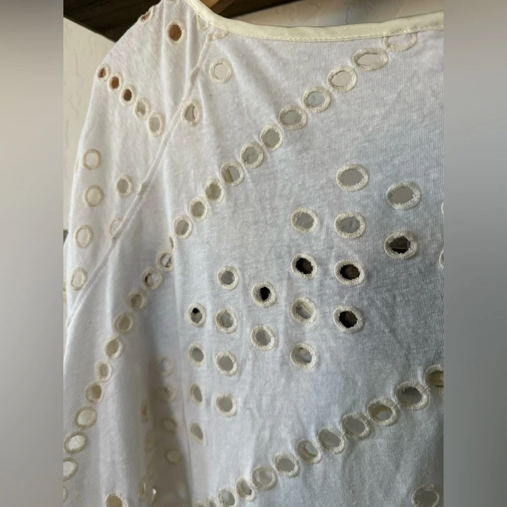Free People|Boho blouse “Dot to dot eyelet top with split bell sleeves•Oversized